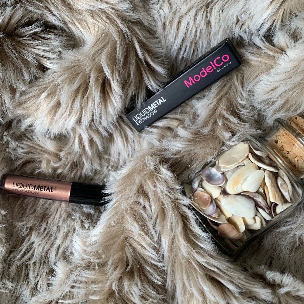 Model Co Liquid Metal Eyeshadow in Champagne